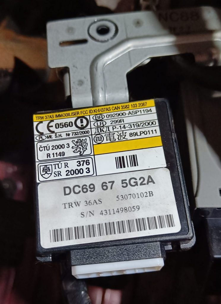 Image of immobilser located near to fuse box under dash on driver's side.