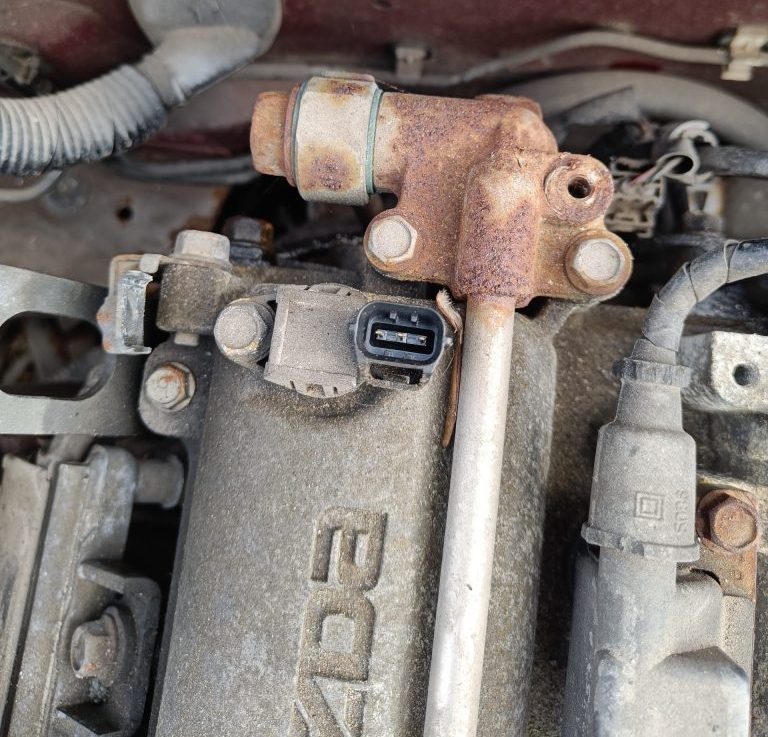 Image of cam position sensor connector at rear of RHS camcover.