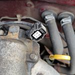 Image of pre-cat lambda sensor connector at rear of LHS camcover.
