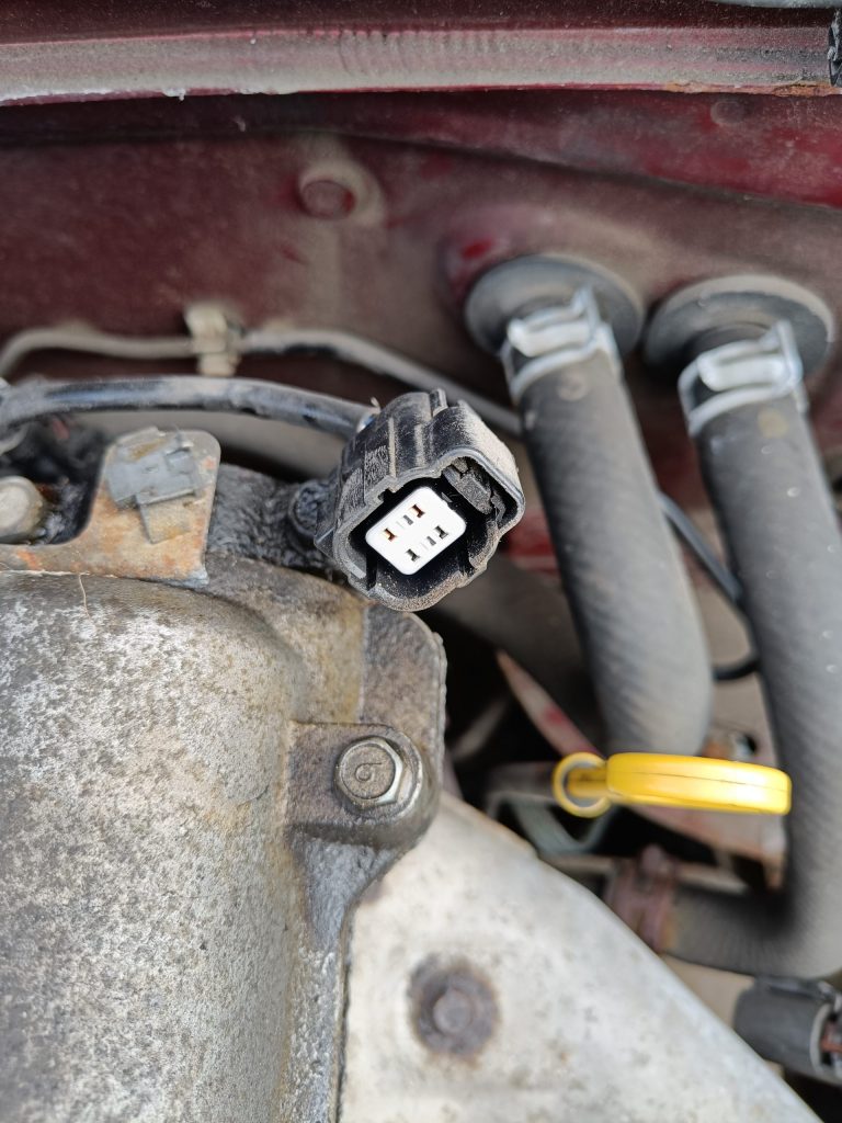 Image of pre-cat lambda sensor connector at rear of LHS camcover.