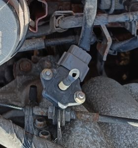 Image of underside of Boost sensor showing short inlet pipe.