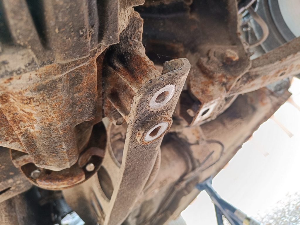 Image of where the PPF is bolted to the diff 'nose'. Bolts already removed.