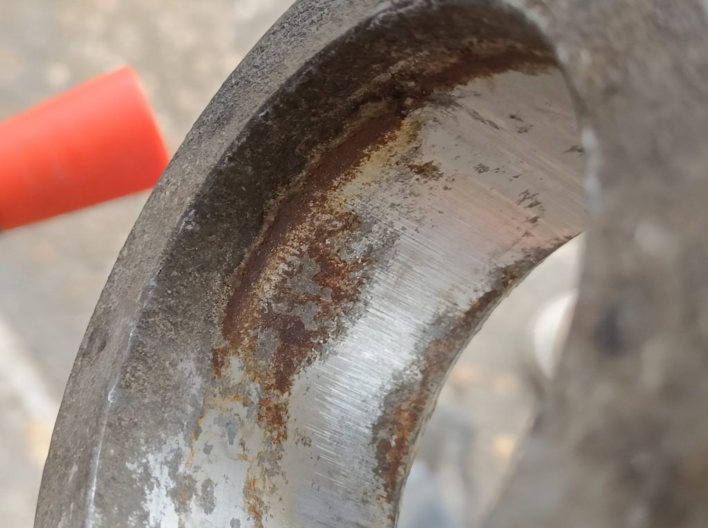 Image of corrosion inside of diff housing bush mounting.