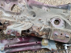 Image of very corroded N/S chassis rail.