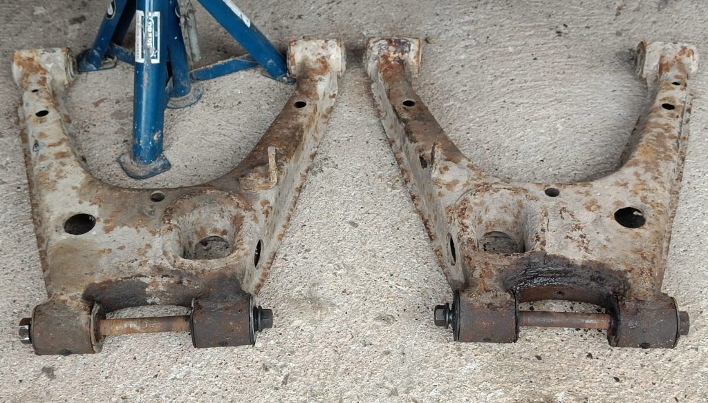 Image of both rear lower wishbones ready to go for scrap.