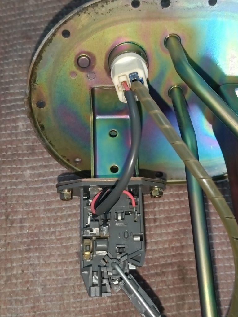 Image of fuel sender and pump assembly wiring.