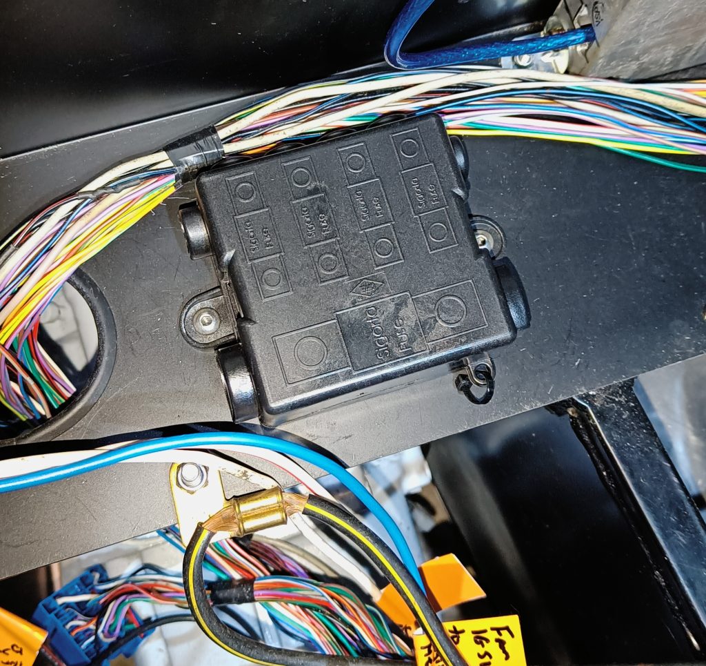 Image of installed four way mega / midi 'primary' fuse box.