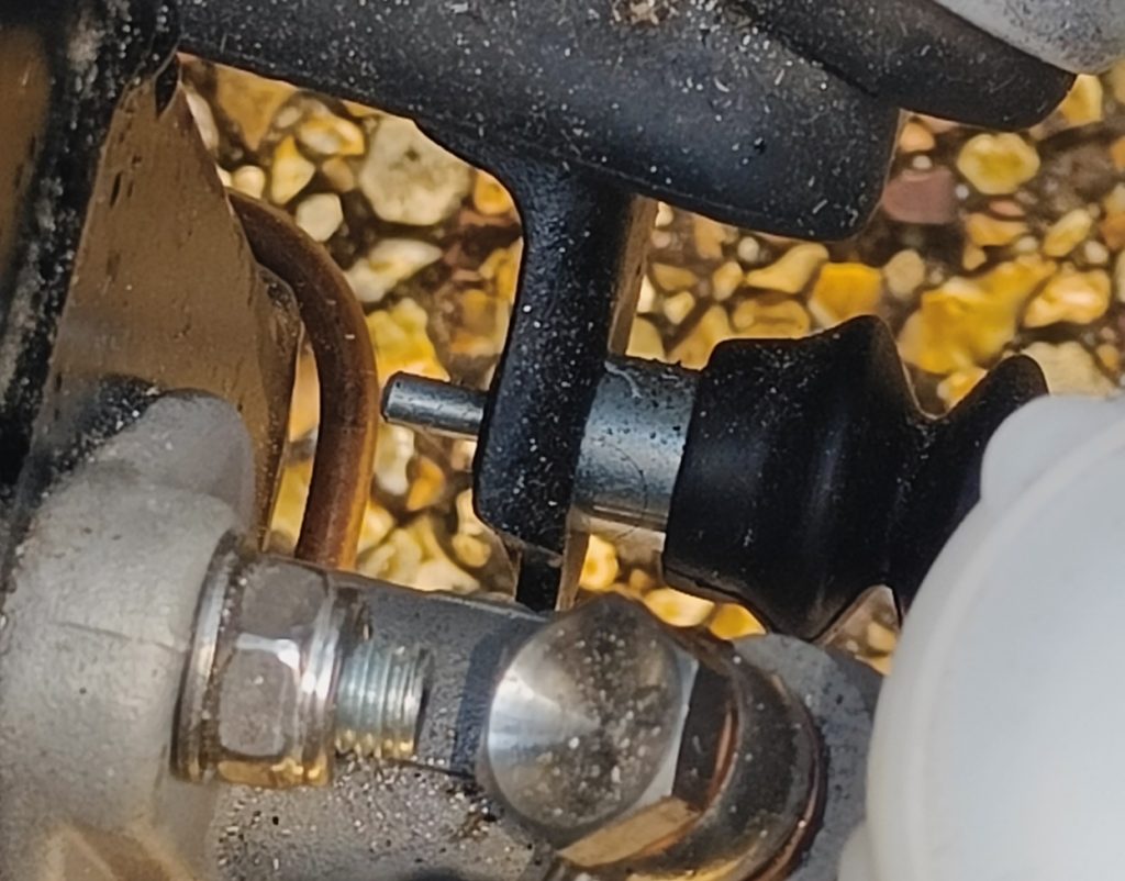 Image of clutch slave cylinder push-rod.